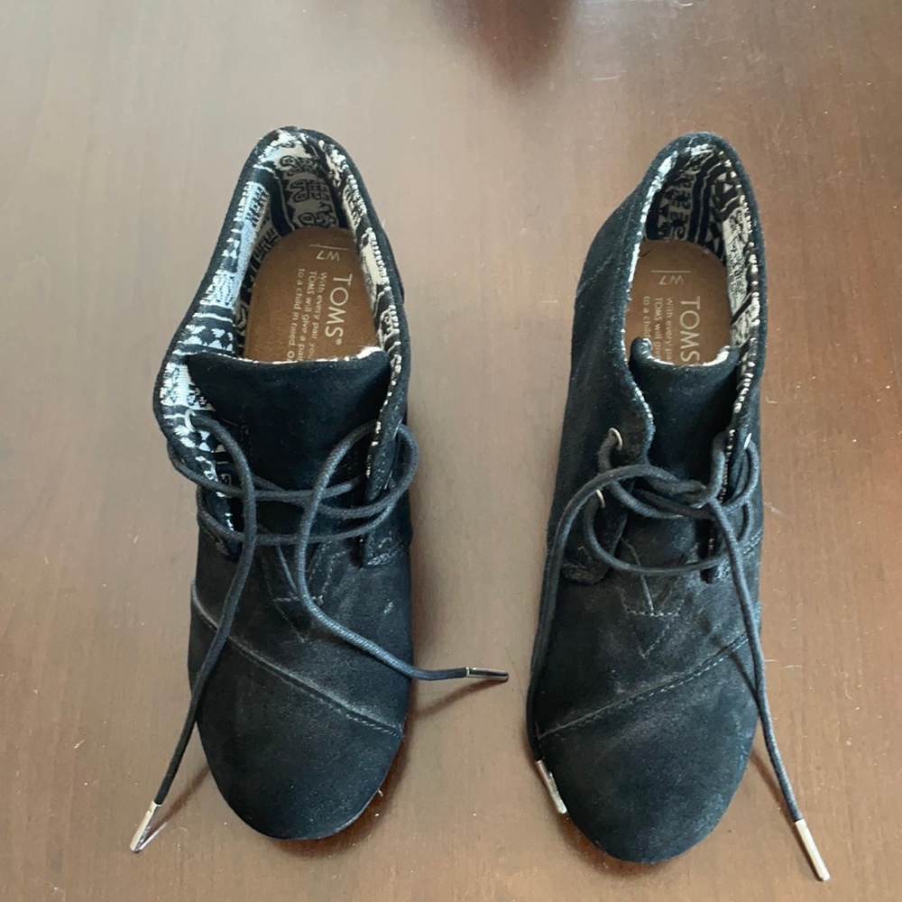 Toms Lace Up Black Wedge Booties size 7 NWOT
